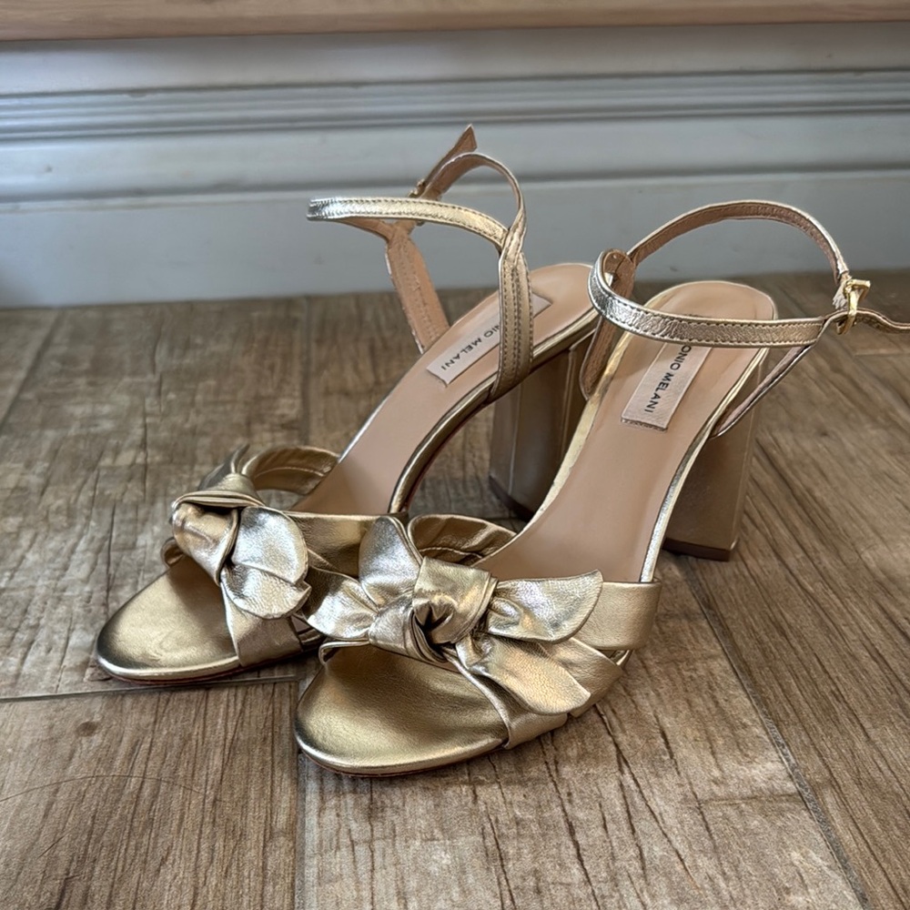 ANTONIO MELANI Gold Stiletto Heels with Bow Detail